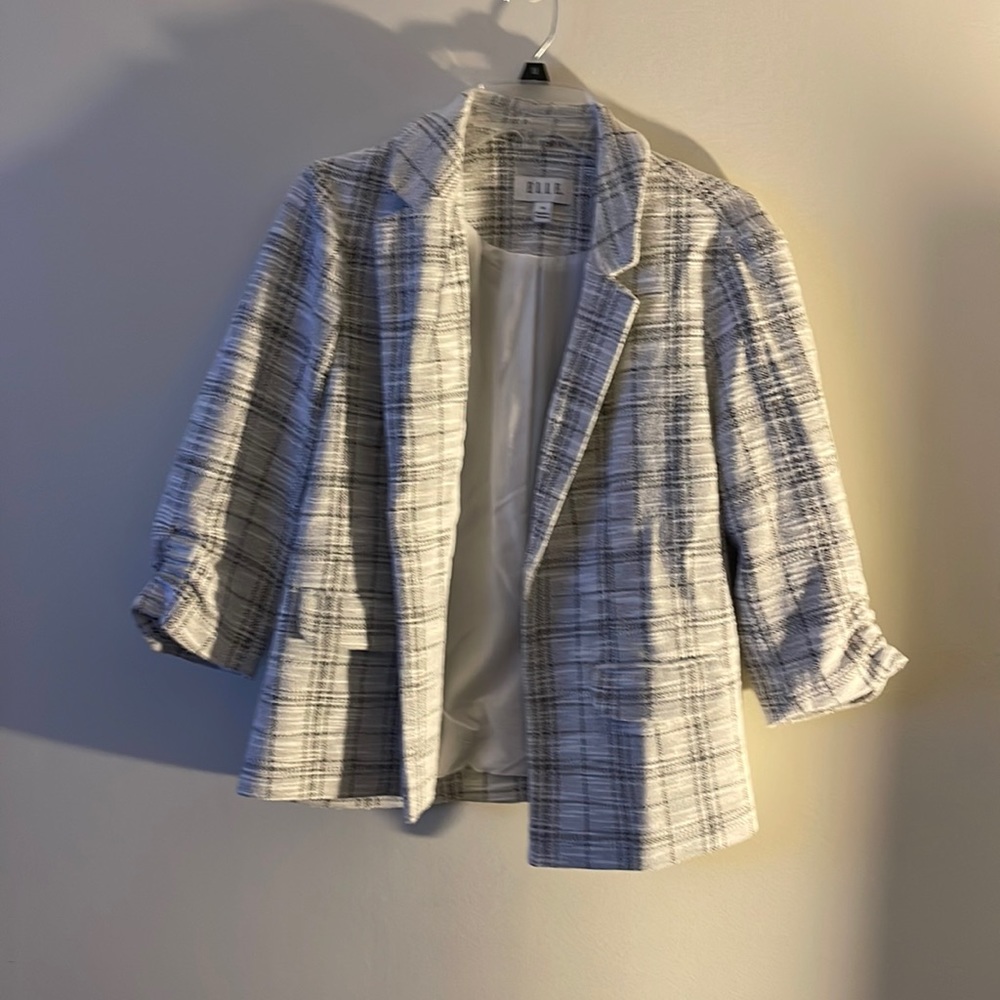 Elle size medium plaid blazer